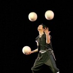 Image du numéro de jonglerie/photo from big ball juggling act - 大和Yamato